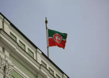 Ахметов поздравил жителей РТ с Праздником Весны и Труда